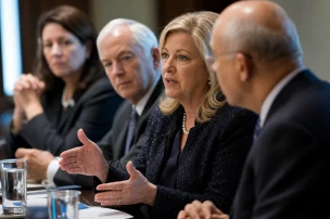 Leaders Urge Major DAF Sponsors to Resume SPLC Grants