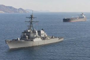 US Vessel Safely Transits Strait of Hormuz Amid Tensions