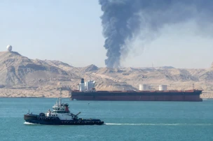 Viral Jet Downing Claims Lack Verification in Hormuz Tensions