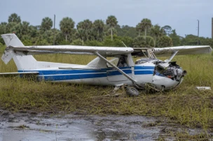 Cessna 150L N156KA Crashes on Approach in Florida